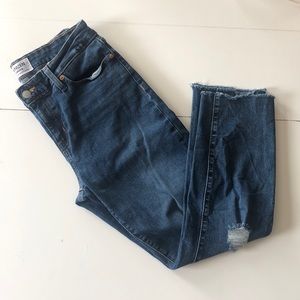 Levi’s mid rise boyfriend jeans